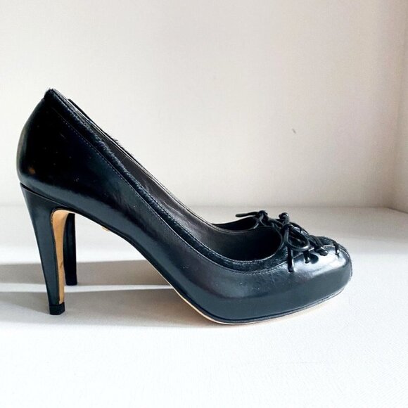 Cole Haan Classic Black LEather Cow Skin Corset Detail Heels 6.5B - Picture 3 of 9
